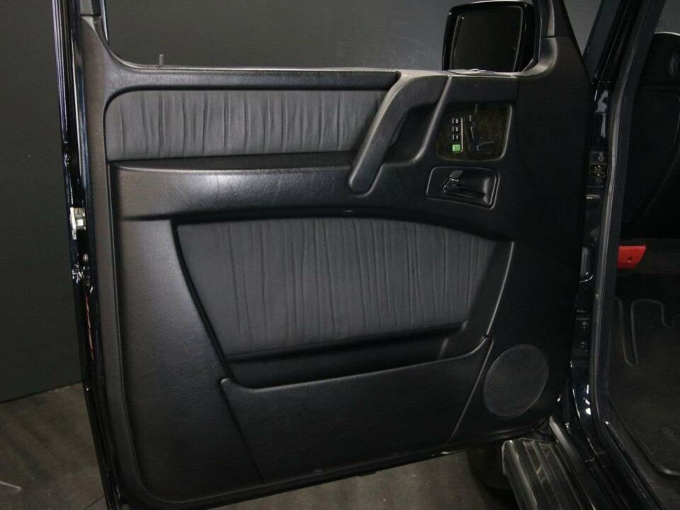 Imagen 12/50 de Mercedes-Benz G 500 (SWB) (2006)