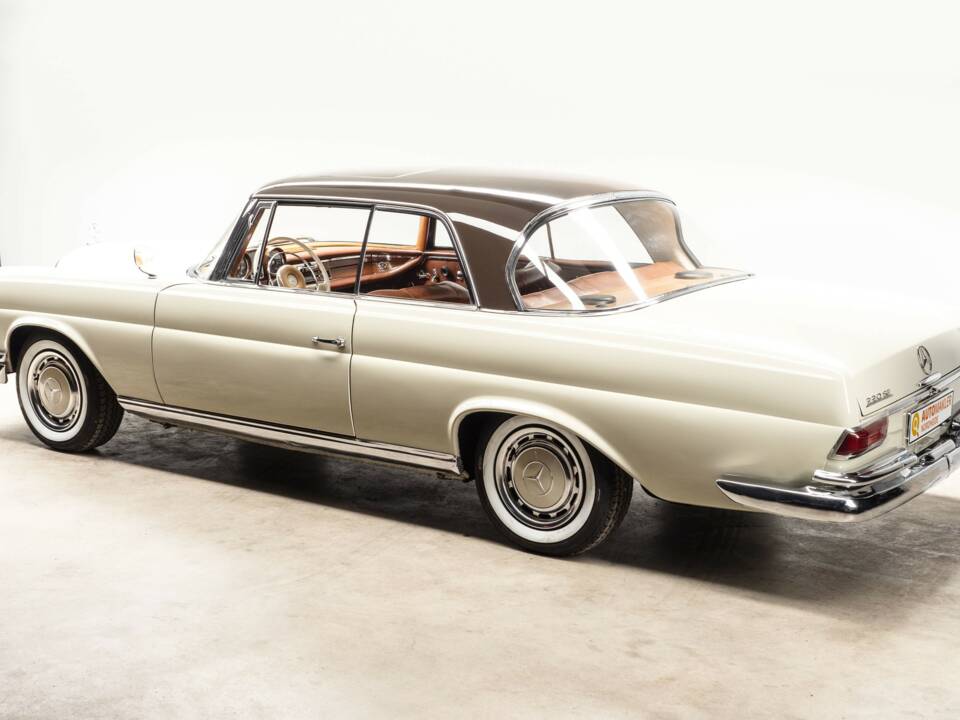 Image 15/54 of Mercedes-Benz 220 SE b (1963)