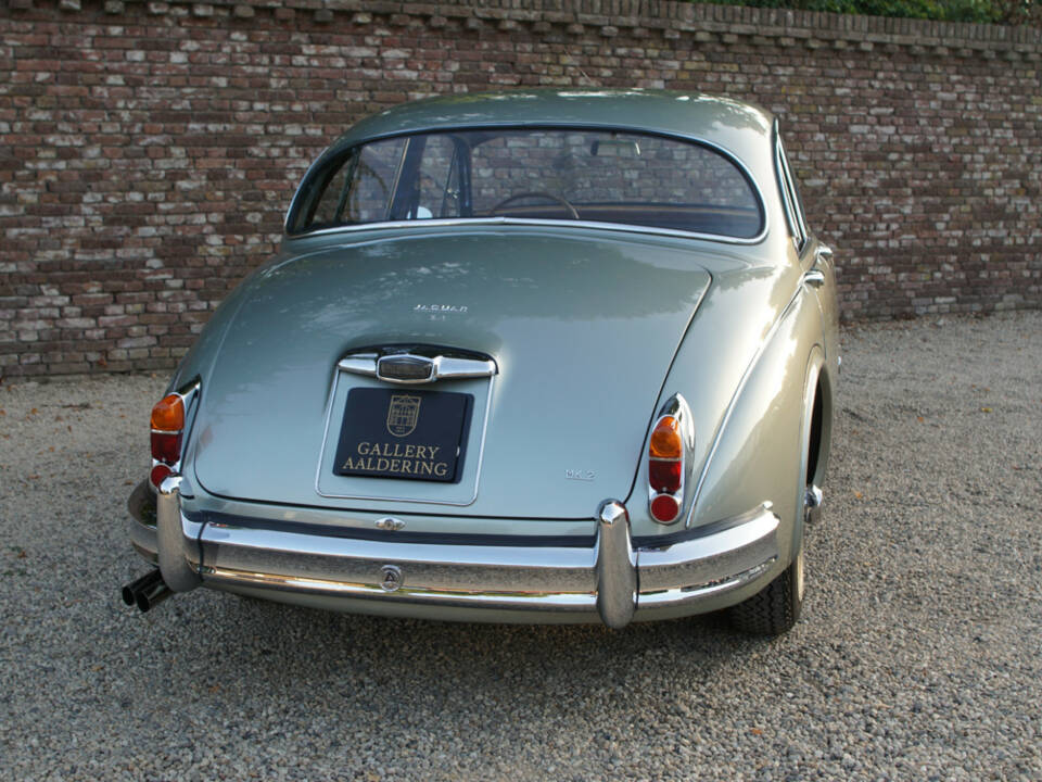 Image 22/50 of Jaguar Mk II 3.4 (1964)