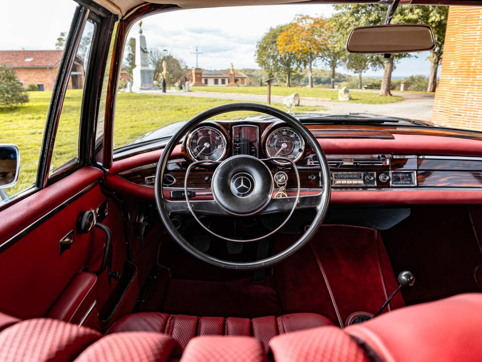 Image 39/86 of Mercedes-Benz 300 SE (1965)