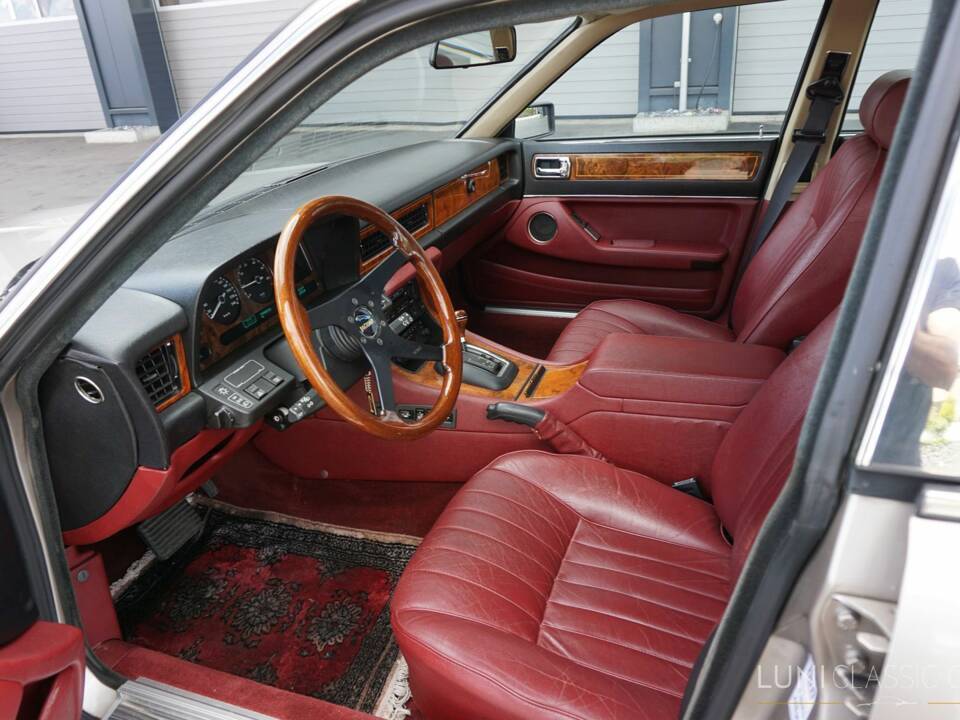 Image 34/61 de Jaguar Sovereign 3.6 (1987)