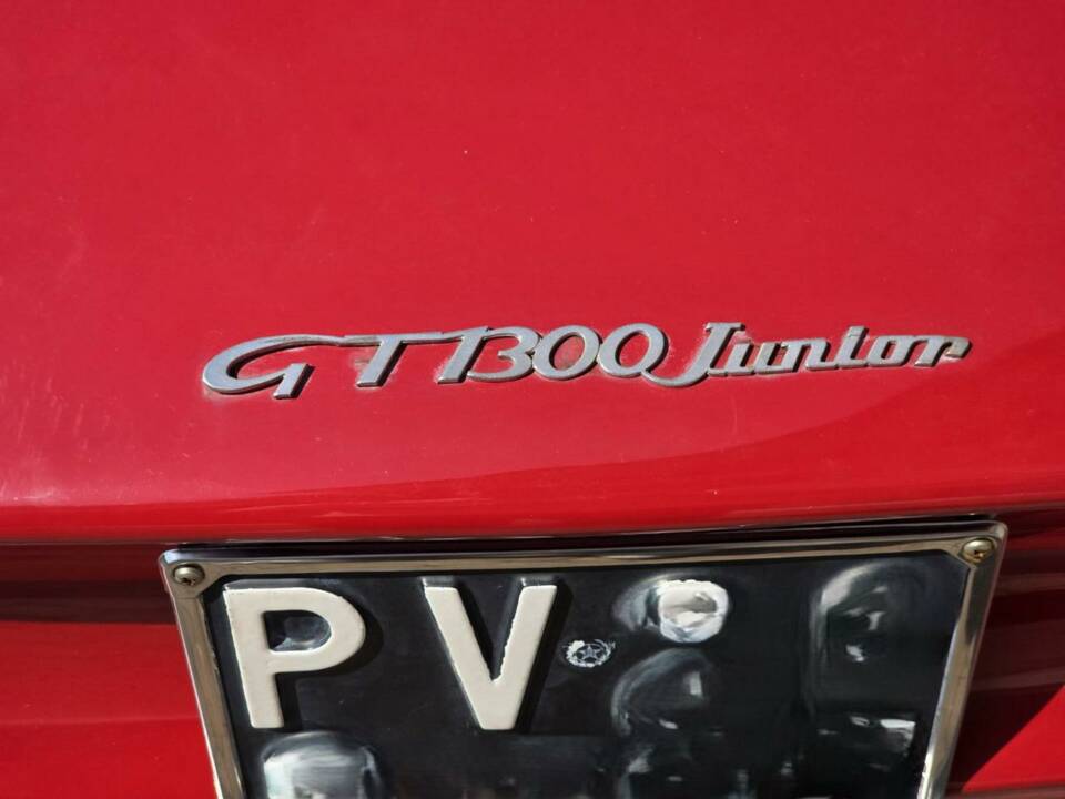 Image 32/45 of Alfa Romeo Giulia GT 1300 Junior (1973)