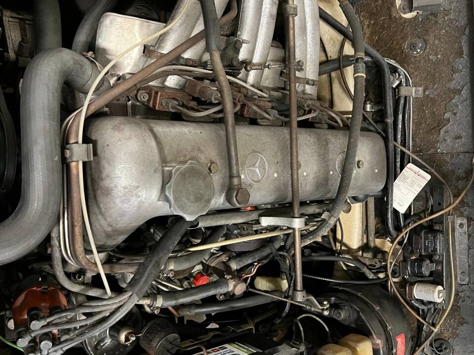Image 5/15 of Mercedes-Benz 220 SE b (1965)