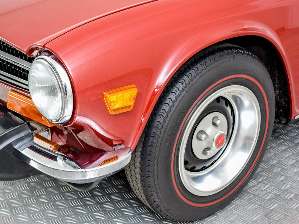 Image 34/50 de Triumph TR 6 (1974)