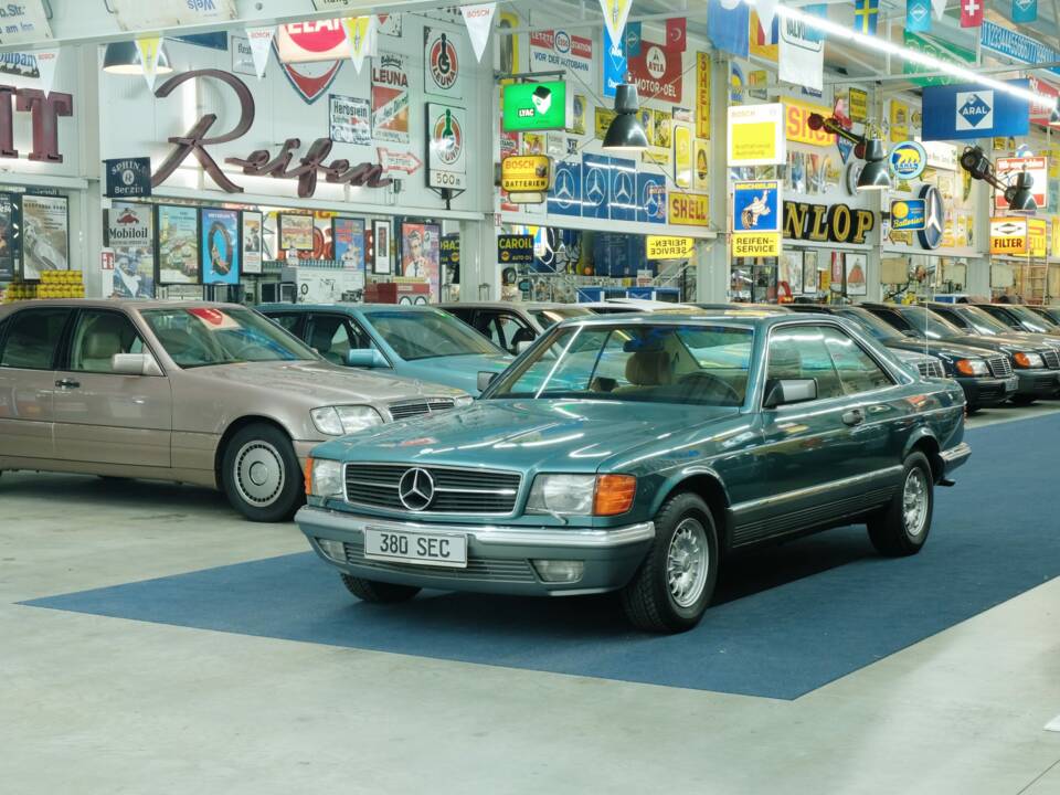 Bild 10/50 von Mercedes-Benz 380 SEC (1983)