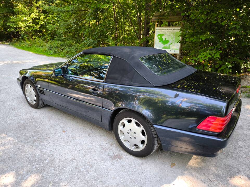Image 16/38 of Mercedes-Benz SL 320 (1994)