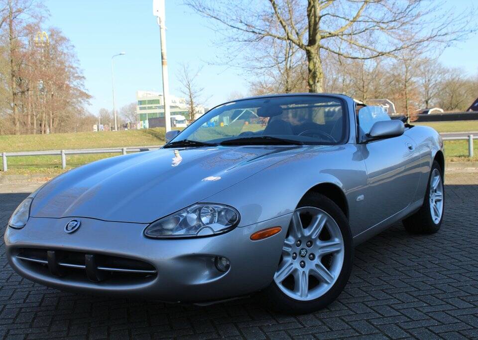 Image 5/8 of Jaguar XK8 4.0 (1999)