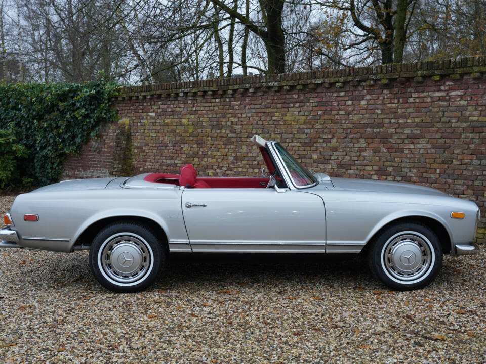 Image 32/50 de Mercedes-Benz 280 SL (1969)