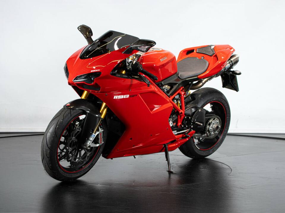 Immagine 7/50 di Ducati DUMMY (2011)