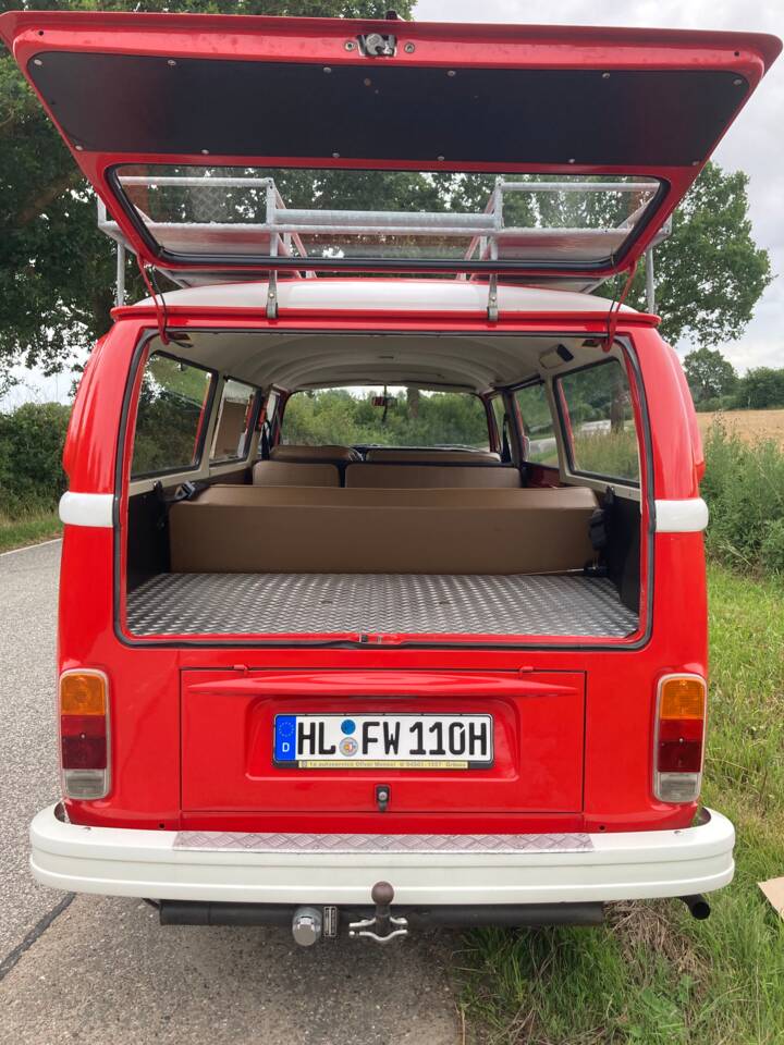 Image 8/25 of Volkswagen T2b minibus (1976)