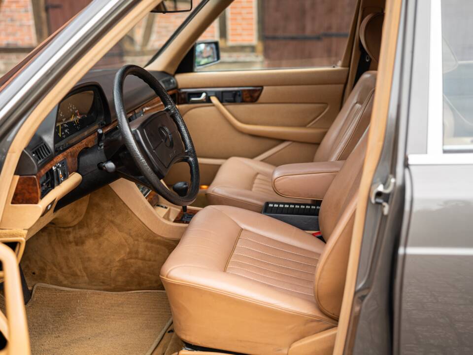 Bild 22/76 von Mercedes-Benz 500 SEL (1985)