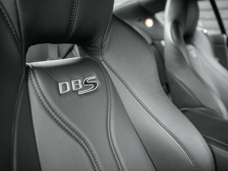 Image 39/50 of Aston Martin DBS (2011)