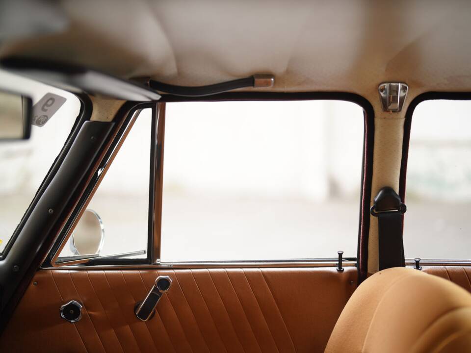 Image 44/83 of Alfa Romeo 1750 Berlina (1970)