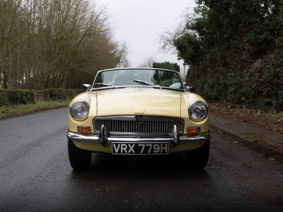 Image 2/16 of MG MGB (1969)