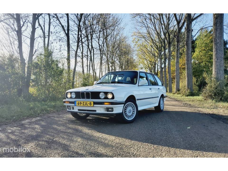 Immagine 2/35 di BMW 325ix Touring (1991)