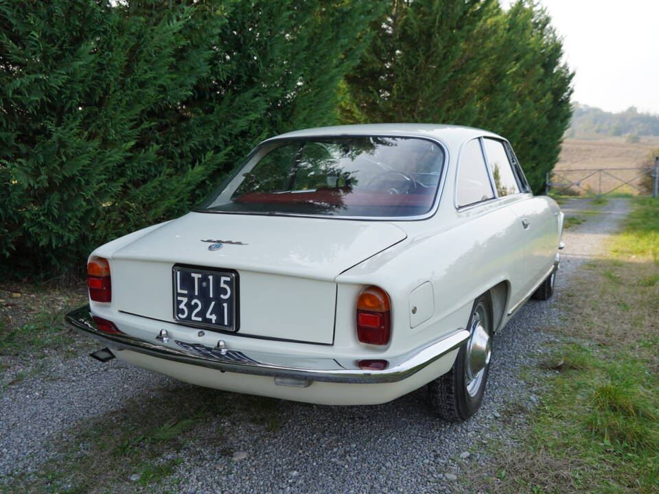 Image 17/32 of Alfa Romeo 2600 Sprint (1963)