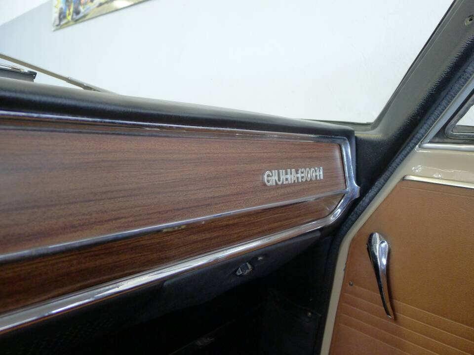 Image 11/26 of Alfa Romeo Giulia 1300 TI (1970)