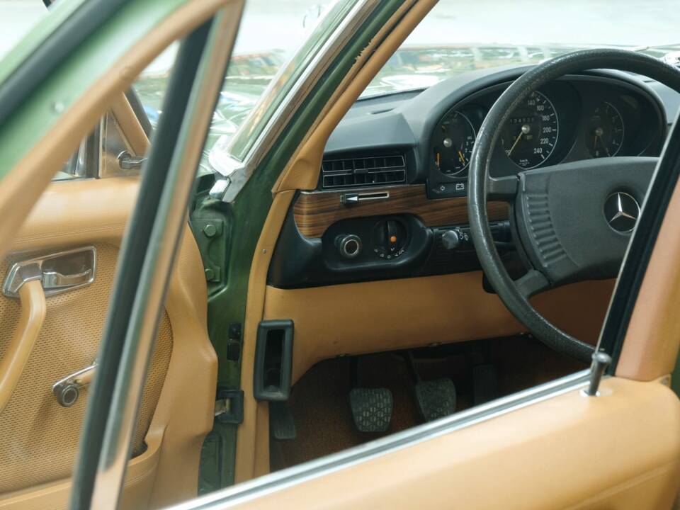 Image 20/50 de Mercedes-Benz 350 SE (1975)