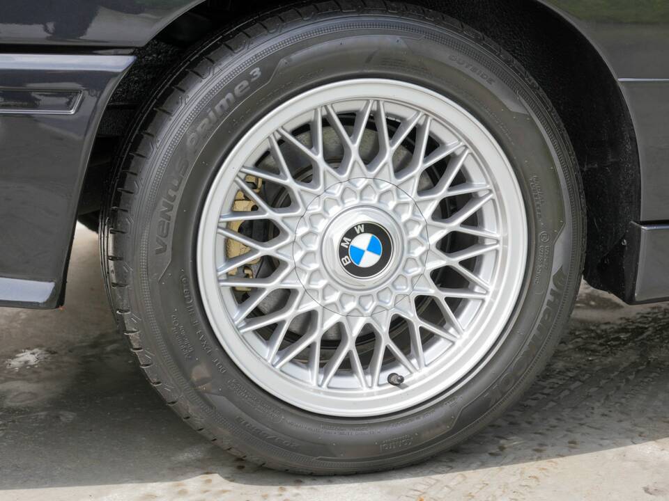 Image 25/34 de BMW M3 (1986)