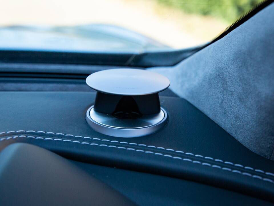 Image 64/80 of Aston Martin Vanquish (2013)