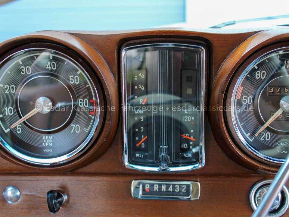Image 30/32 of Mercedes-Benz 250 SE (1967)