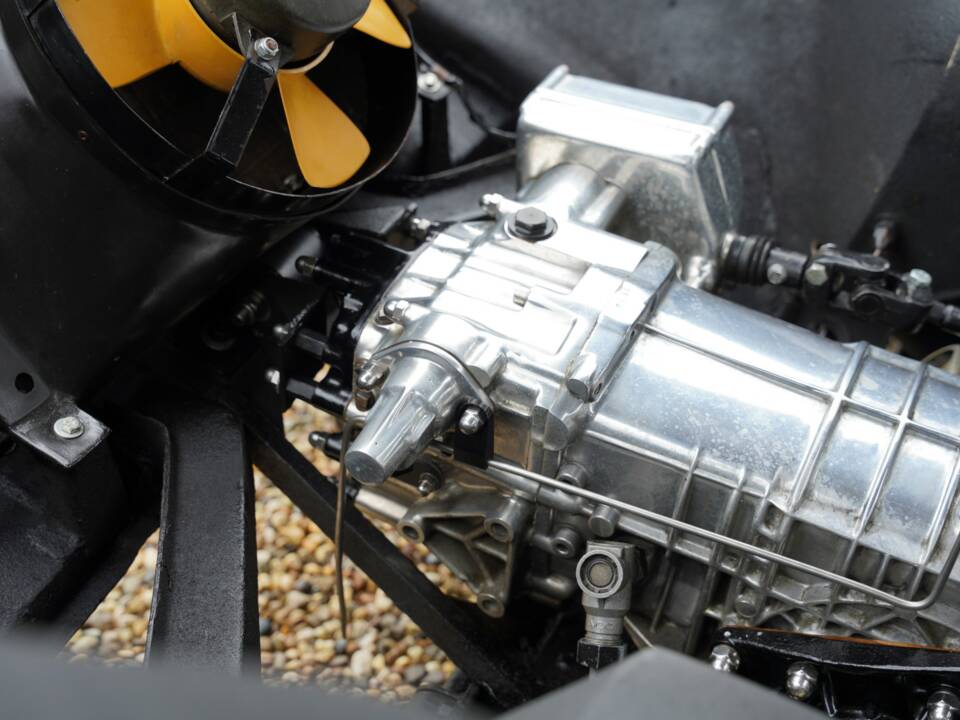 Image 32/50 of De Tomaso Pantera (1972)