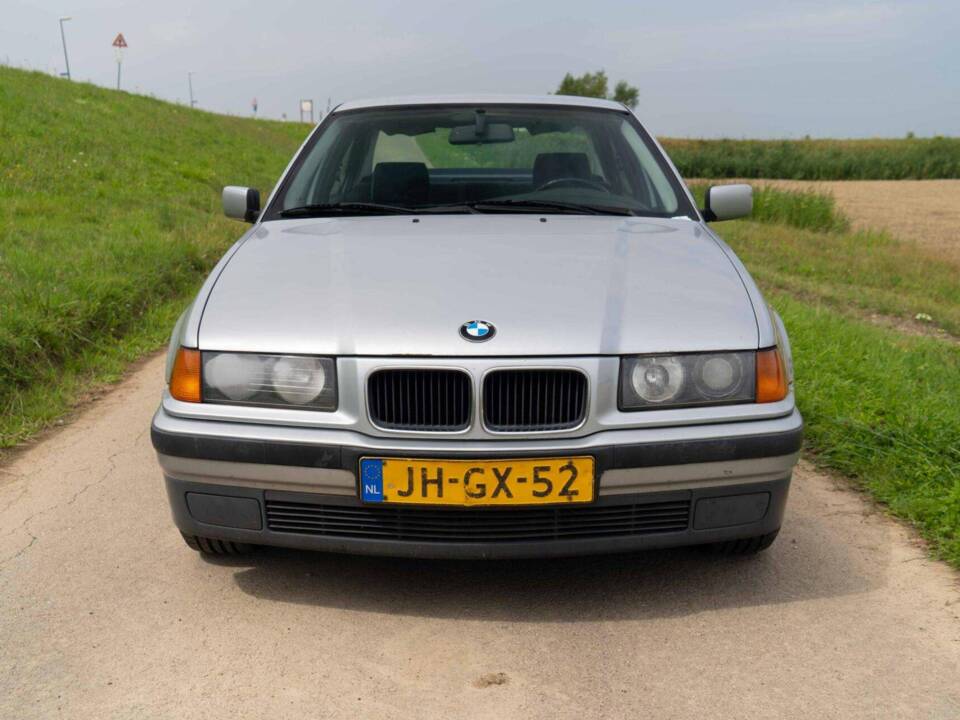 Image 10/40 de BMW 320i (1994)