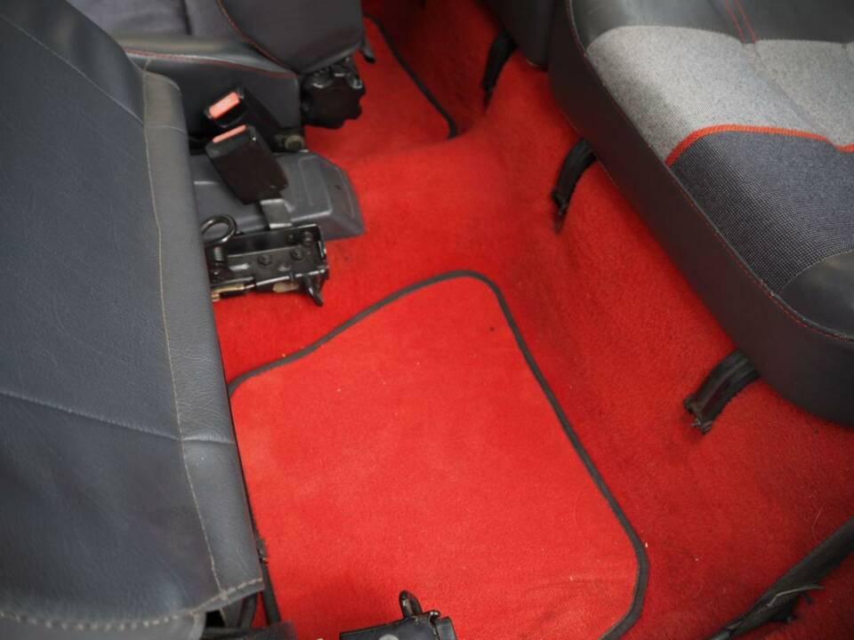 Image 29/50 de Peugeot 205 GTi 1.9 (1988)