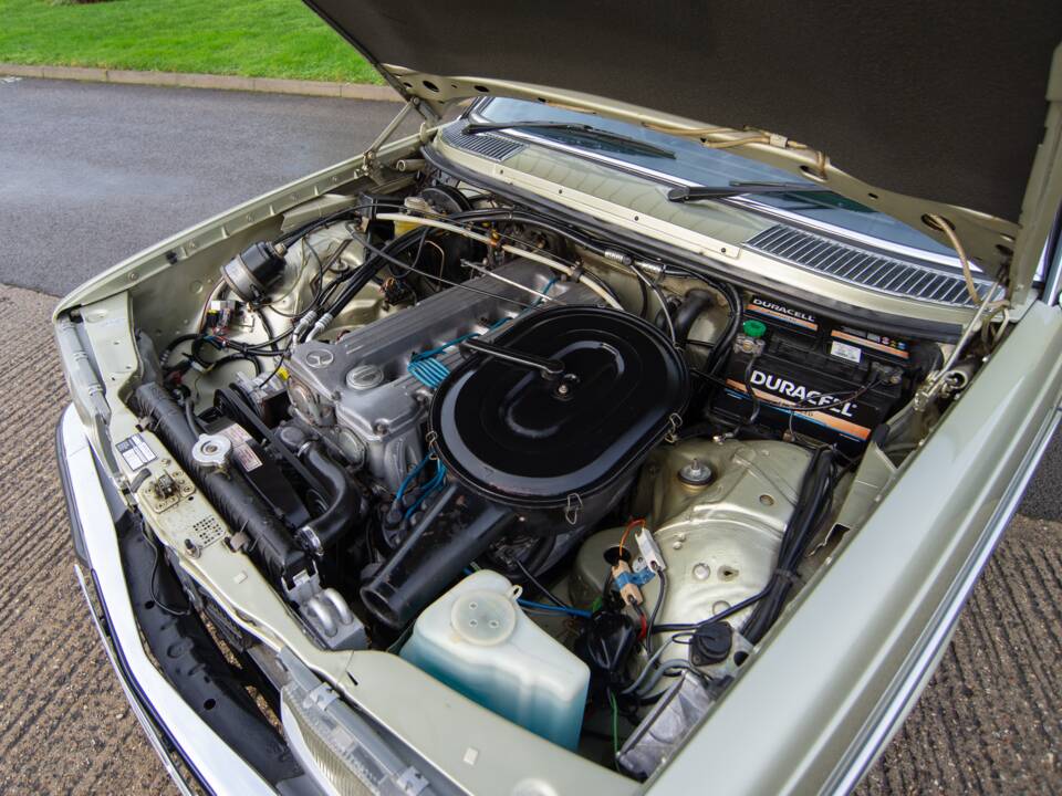 Image 22/30 de Mercedes-Benz 280 CE (1980)