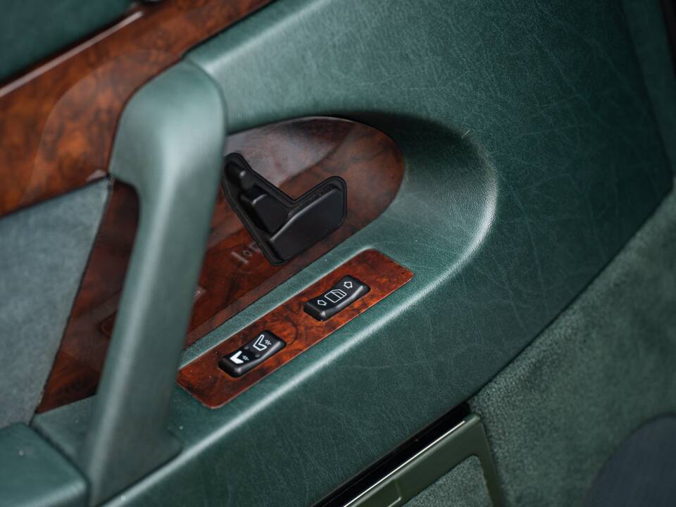 Image 53/54 of Mercedes-Benz 500 SEL (1992)
