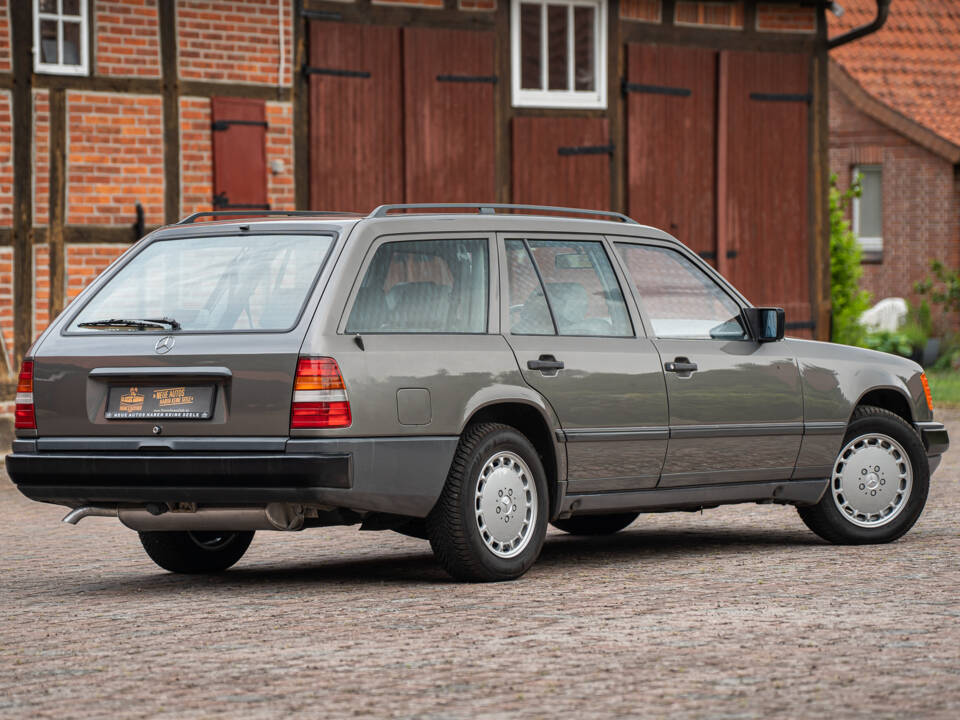 Image 12/66 of Mercedes-Benz 200 TE (1989)