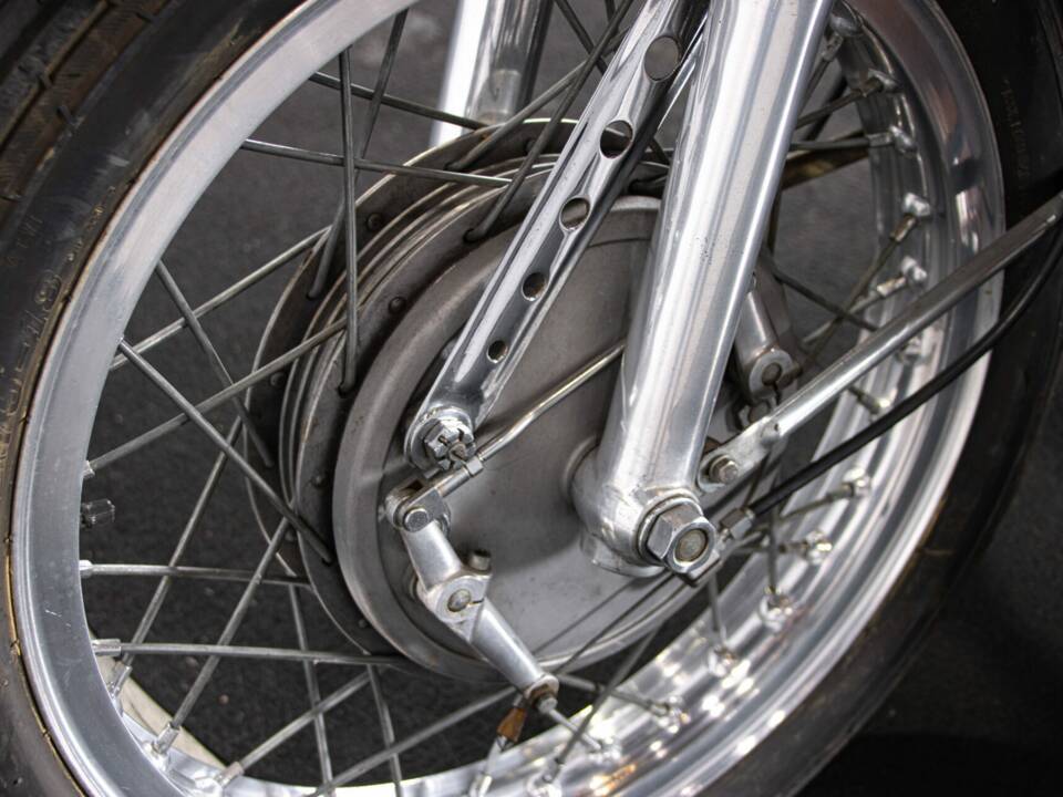 Image 41/50 of MV Agusta 350 S (1972)