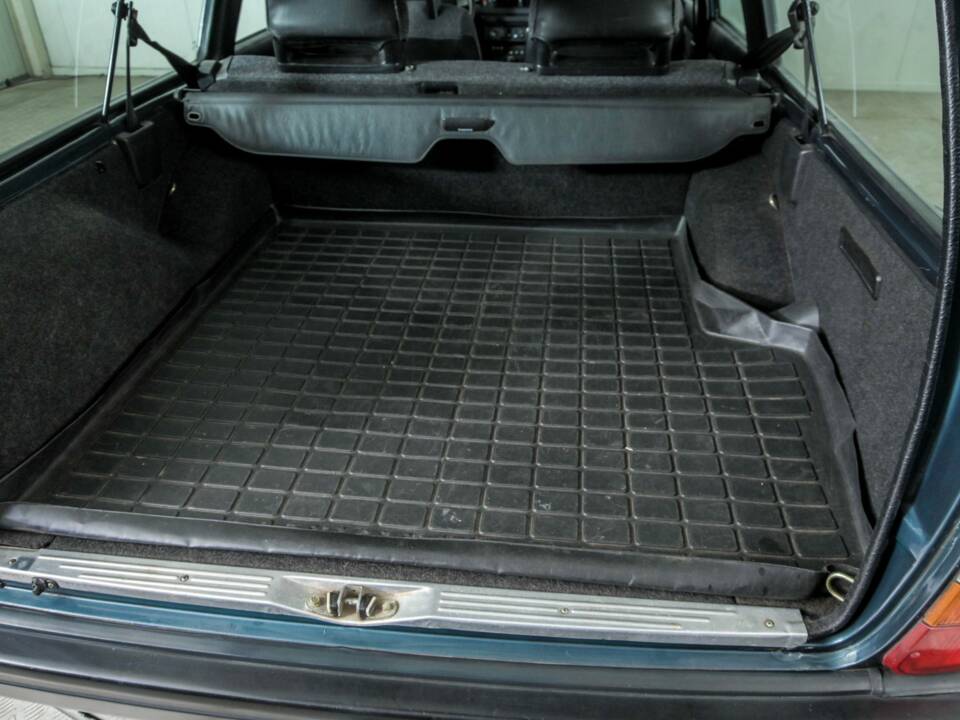 Immagine 45/50 di Volvo 240 GL (1990)
