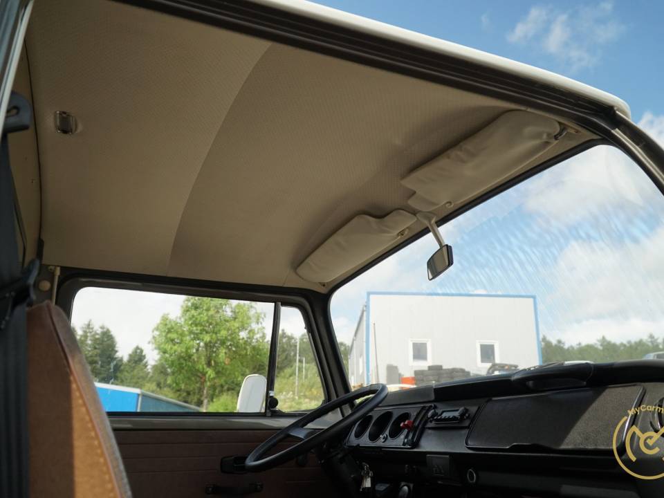 Bild 10/20 von Volkswagen T2b panel van (1977)