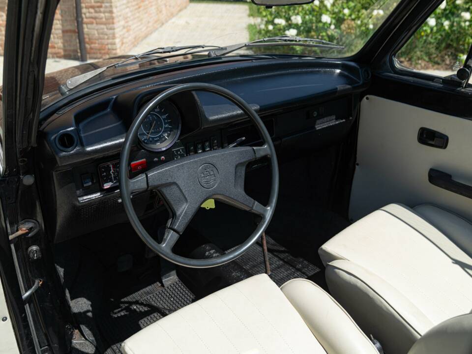 Image 36/50 of Volkswagen Beetle 1303 (1975)