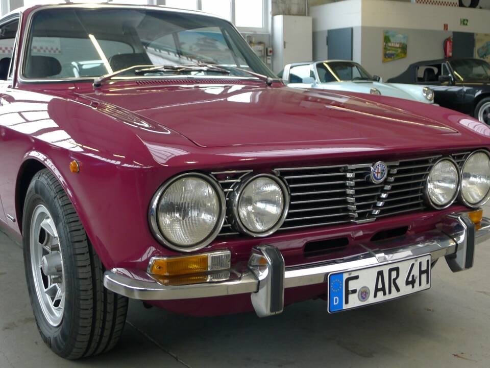 Bild 22/36 von Alfa Romeo 2000 GT Veloce (1975)