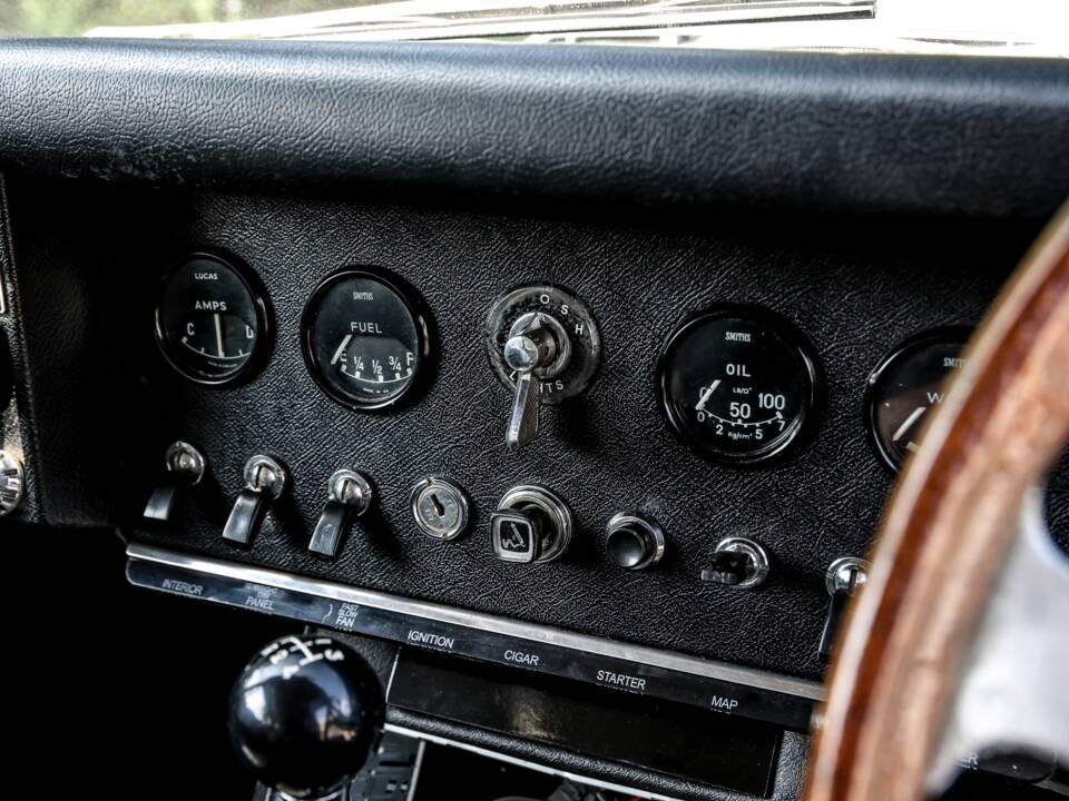 Afbeelding 32/33 van Jaguar E-Type (2+2) (1968)