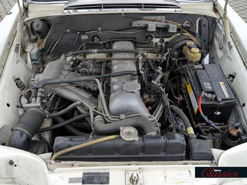 Bild 12/13 von Mercedes-Benz 280 SE (1968)