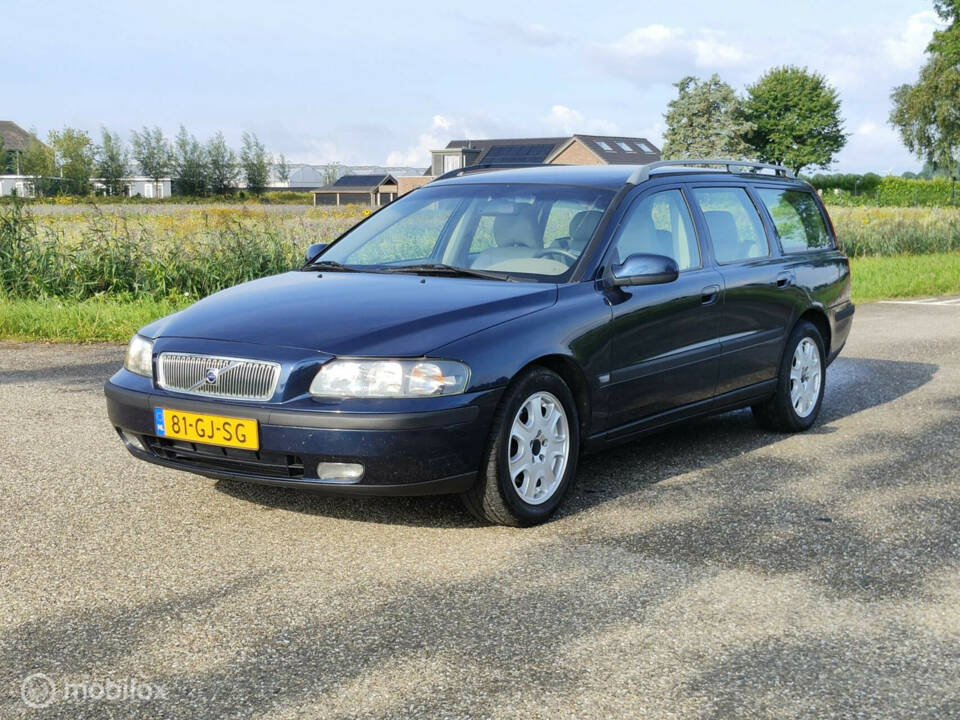 Image 13/28 of Volvo V 70 2.4 (2000)