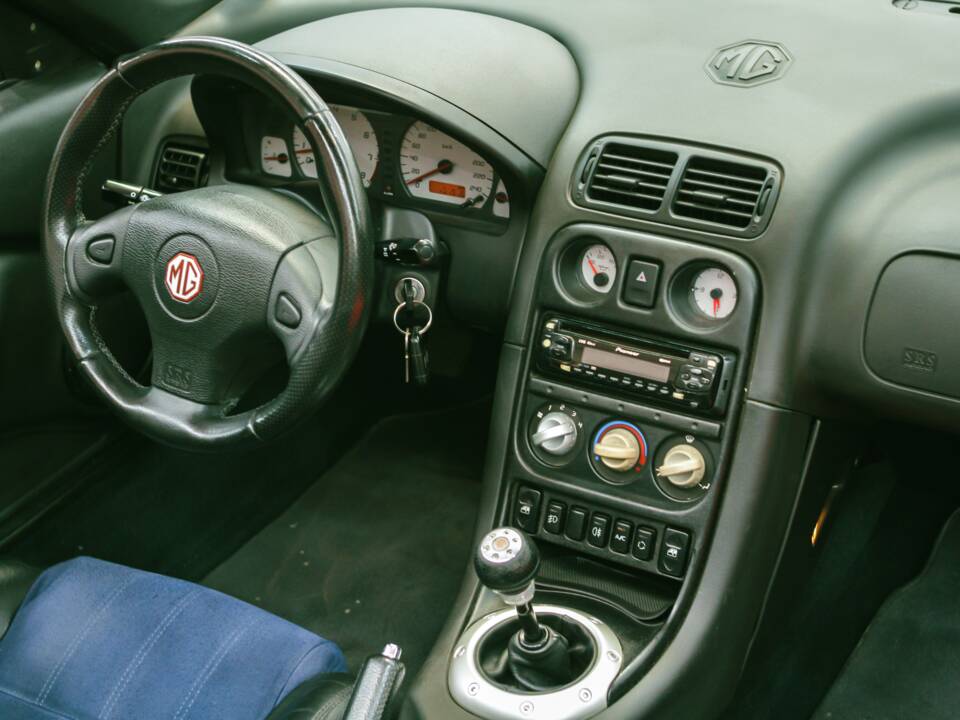 Image 20/29 of MG TF 120 (2003)