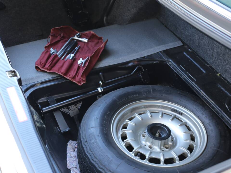 Afbeelding 35/46 van Mercedes-Benz 450 SEL 6,9 (1977)