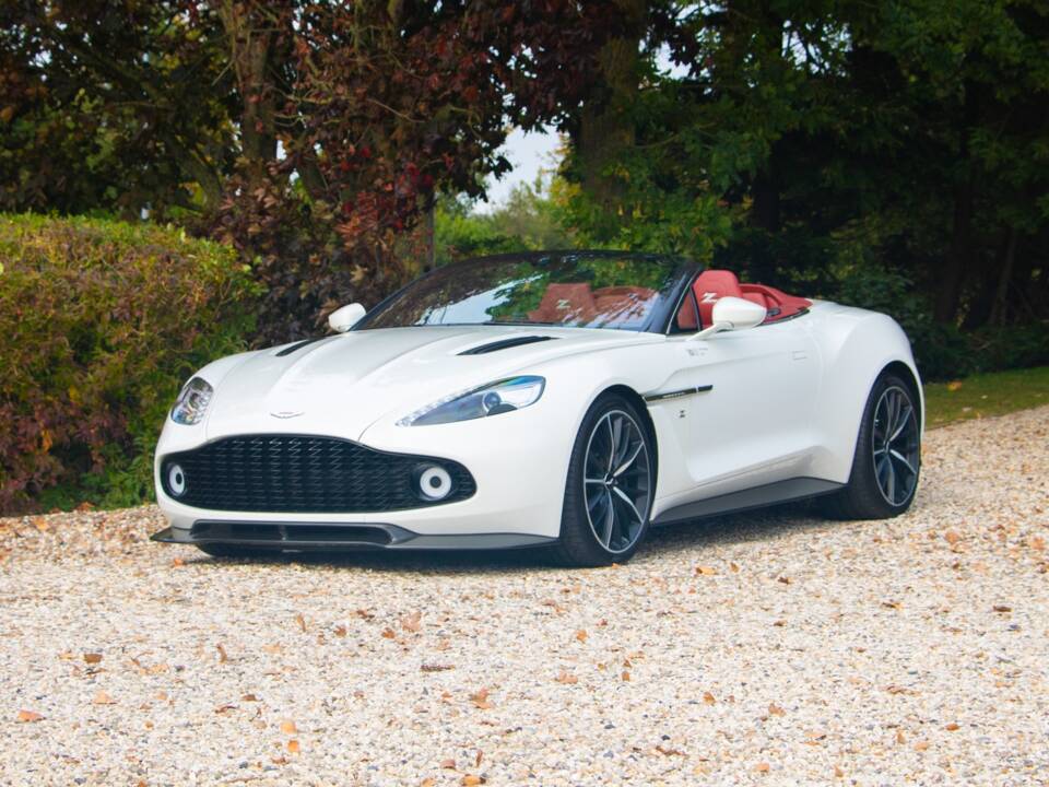 Bild 4/37 von Aston Martin Vanquish Zagato Volante (2017)