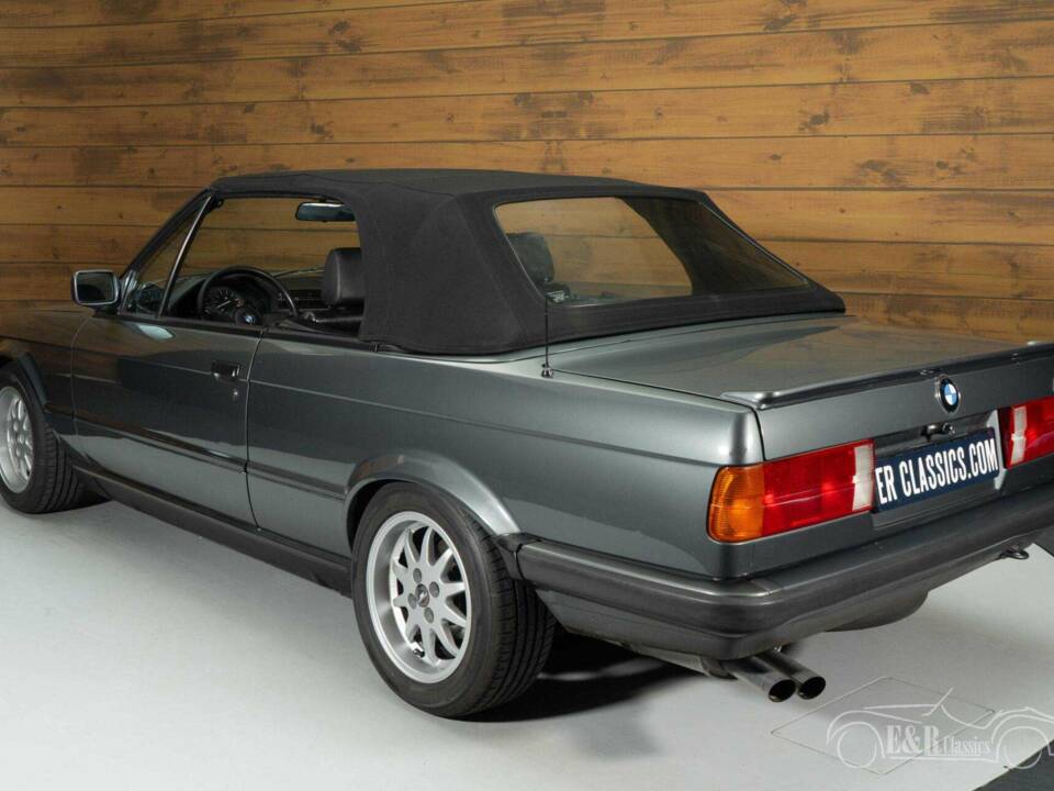 Image 12/19 of BMW 320i (1989)