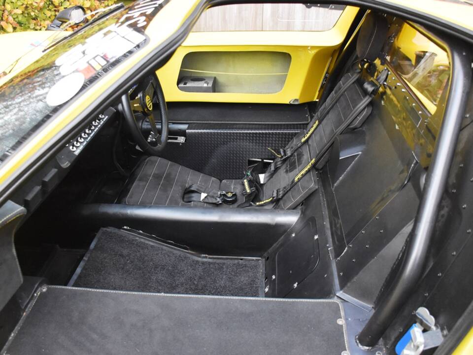 Image 16/31 of Ford GT40 (1965)