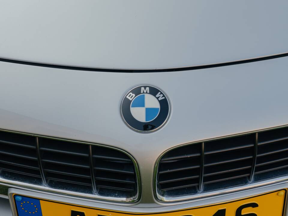 Image 50/185 of BMW Z8 (2001)