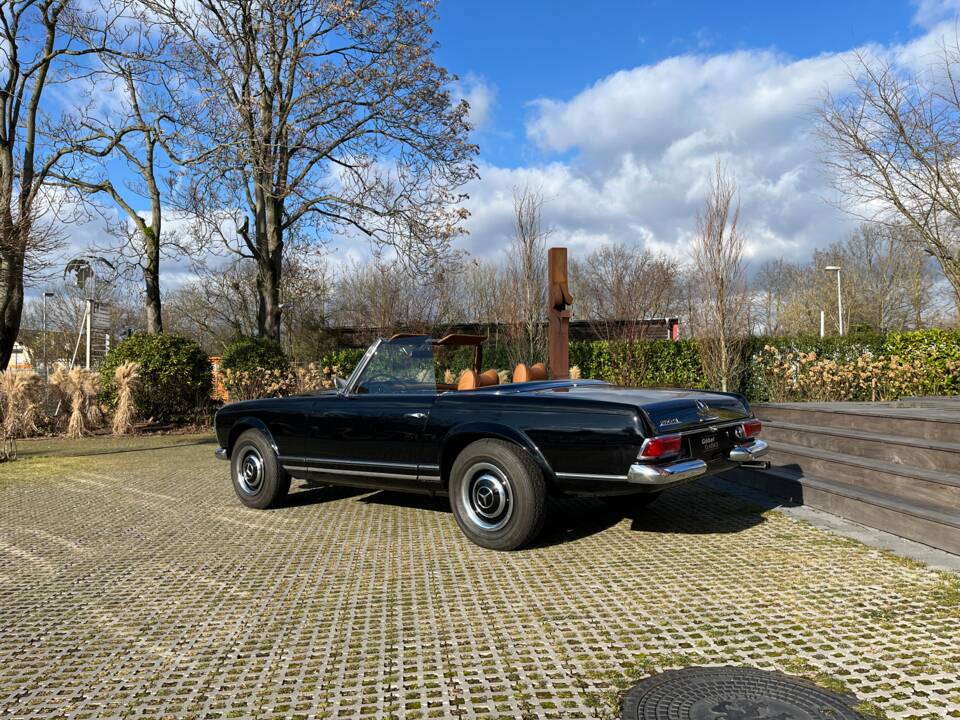 Image 27/29 of Mercedes-Benz 230 SL (1965)