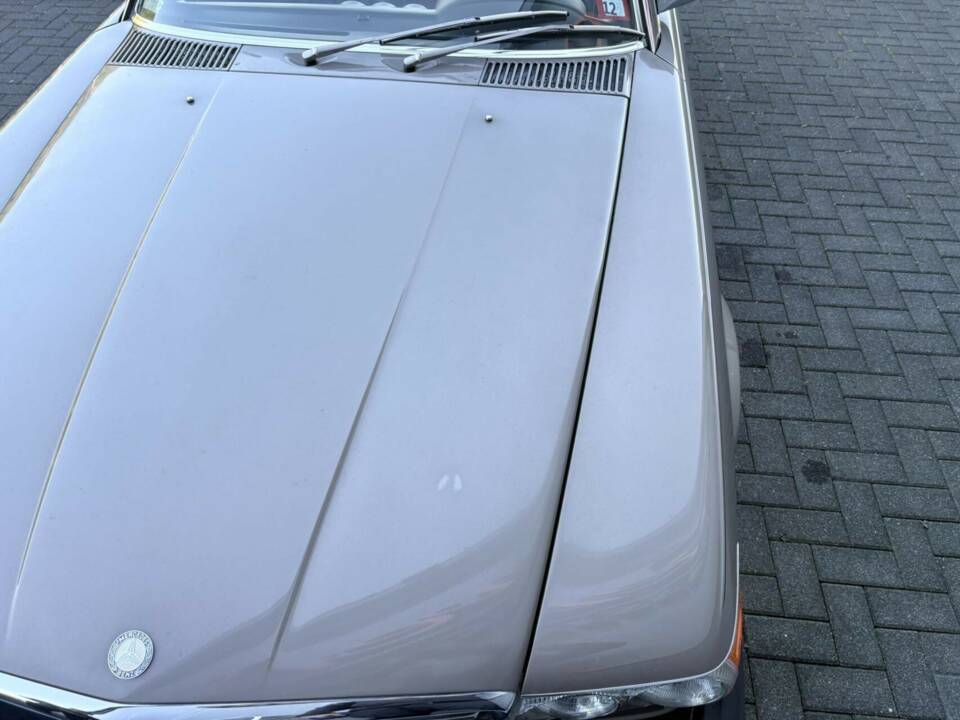Image 18/50 of Mercedes-Benz 560 SL (1987)