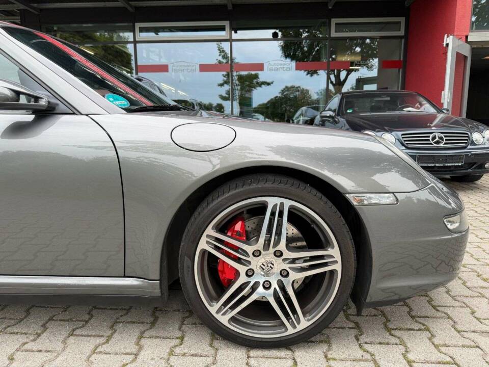 Bild 12/27 von Porsche 911 Carrera 4S (2007)