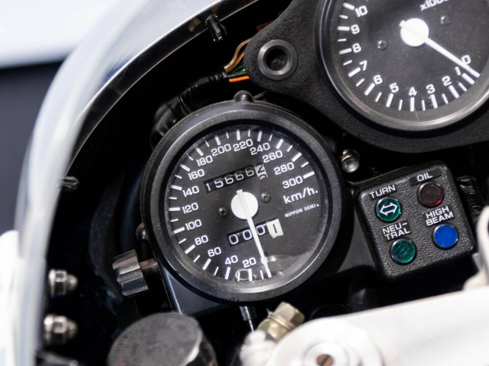 Bild 28/50 von Honda VFR 750R RC 30 (1988)