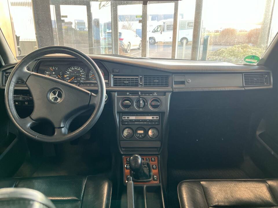 Bild 7/22 von Mercedes-Benz 190 E 2.5-16 (1990)